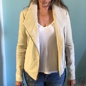 Cream leather Jacket with zipper and collar.